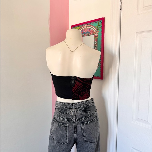 Womenโs Strapless Red & Black Patterned Tube Top - Picture 3 of 5